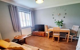 Private One Bedroom Apartment With Garden And Parking